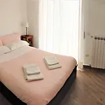 לינה וארוחת בוקר Napoletando 4*